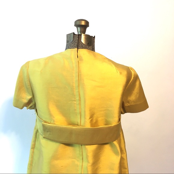 1960s Vintage Illuminating Yellow Silk Dress - Picture 5 of 10